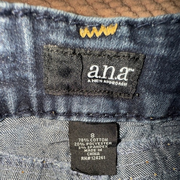 a.n.a Women's stretchy fold up capri Jeans. Size 8. VGUC - Picture 7 of 9